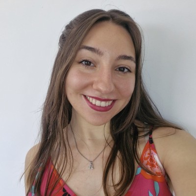 Retrato de la Lic. Carola Ruiz, Psicóloga Infantil en Puertos Escobar, especialista en TCC para niños y adolescentes